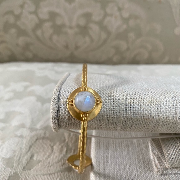 Julie Vos Pearl/White Iridescent Three Stone Bracelet EUC Size M - Picture 11 of 12